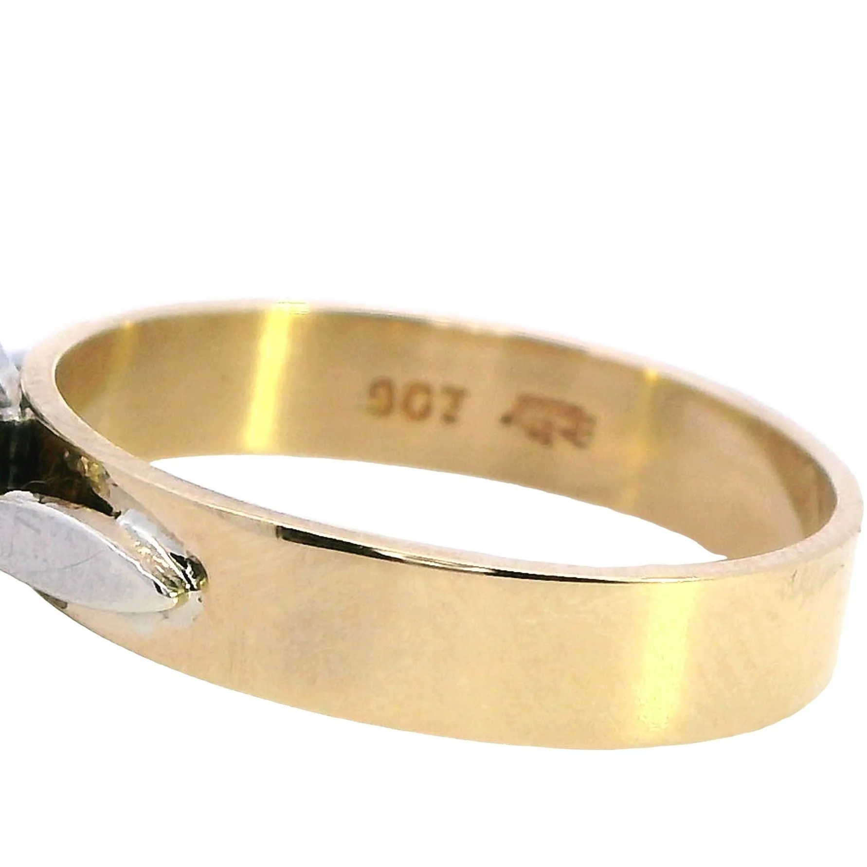 Stunning 9ct Yellow & White Gold Ring with 9 Radiant Synthetic Sapphire & Spinel
