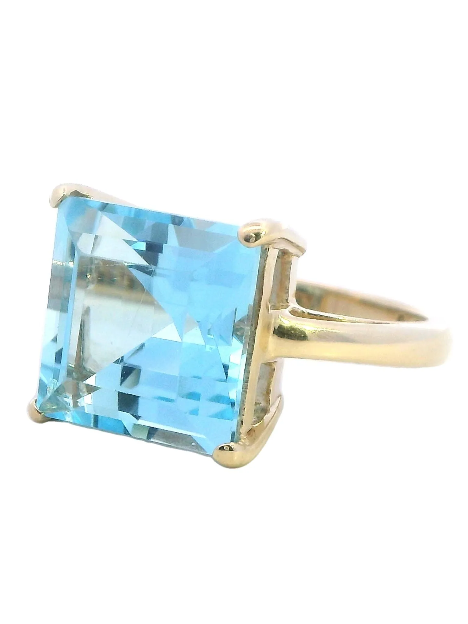 Stunning Yellow Gold Ring with Brilliant Light Blue Created Spinel