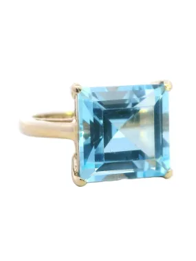 Stunning Yellow Gold Ring with Brilliant Light Blue Created Spinel