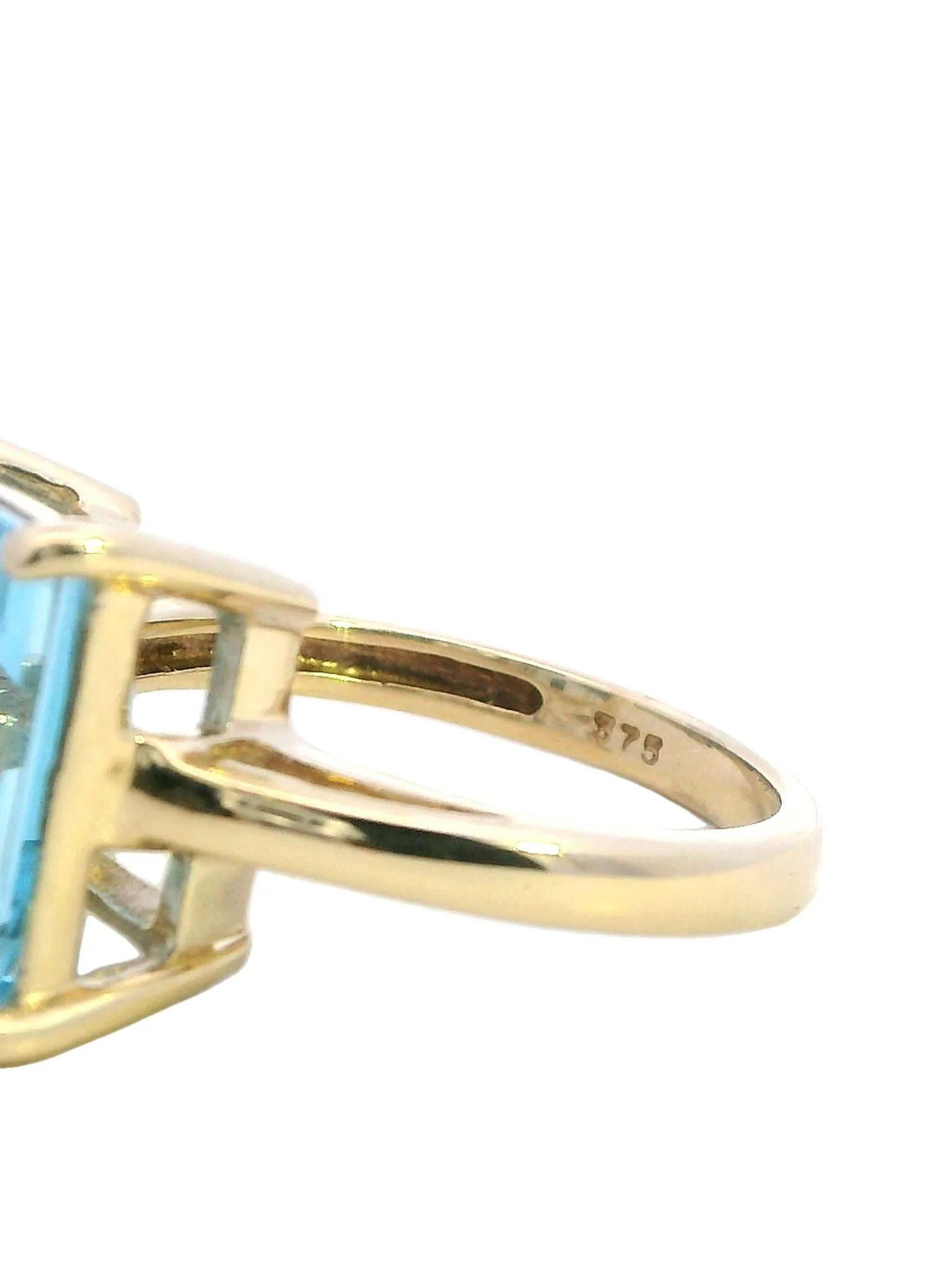 Stunning Yellow Gold Ring with Brilliant Light Blue Created Spinel