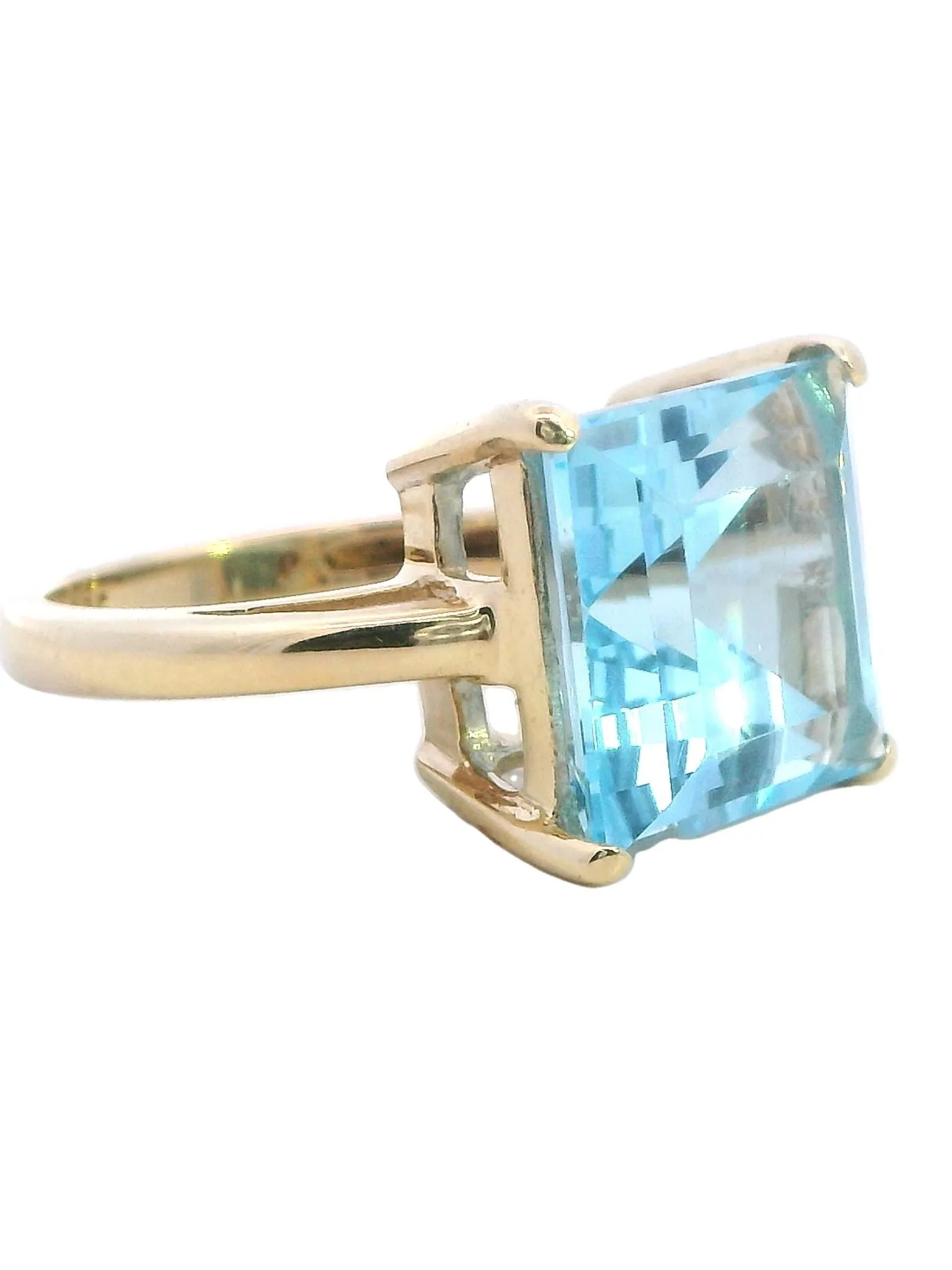 Stunning Yellow Gold Ring with Brilliant Light Blue Created Spinel