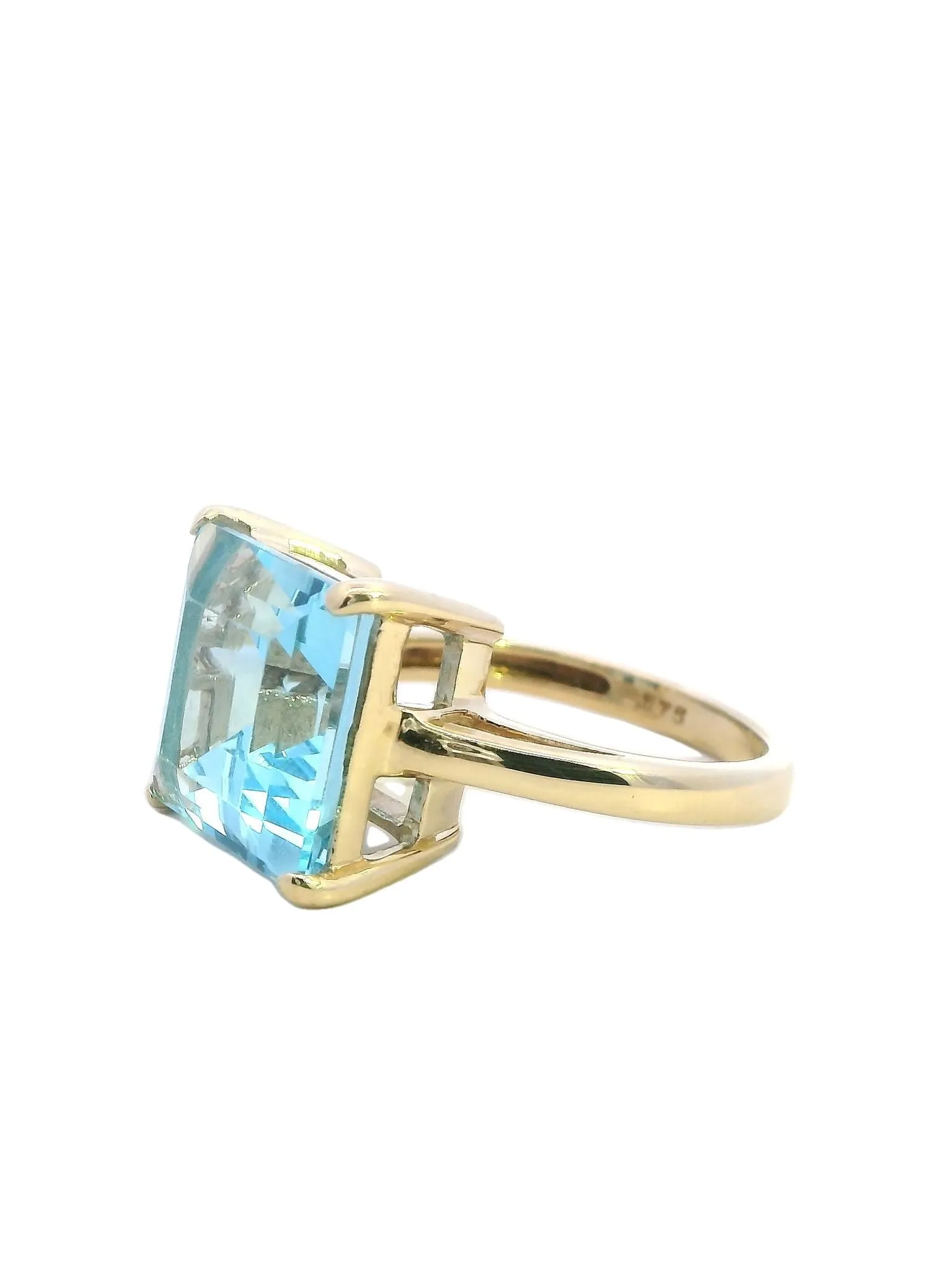 Stunning Yellow Gold Ring with Brilliant Light Blue Created Spinel