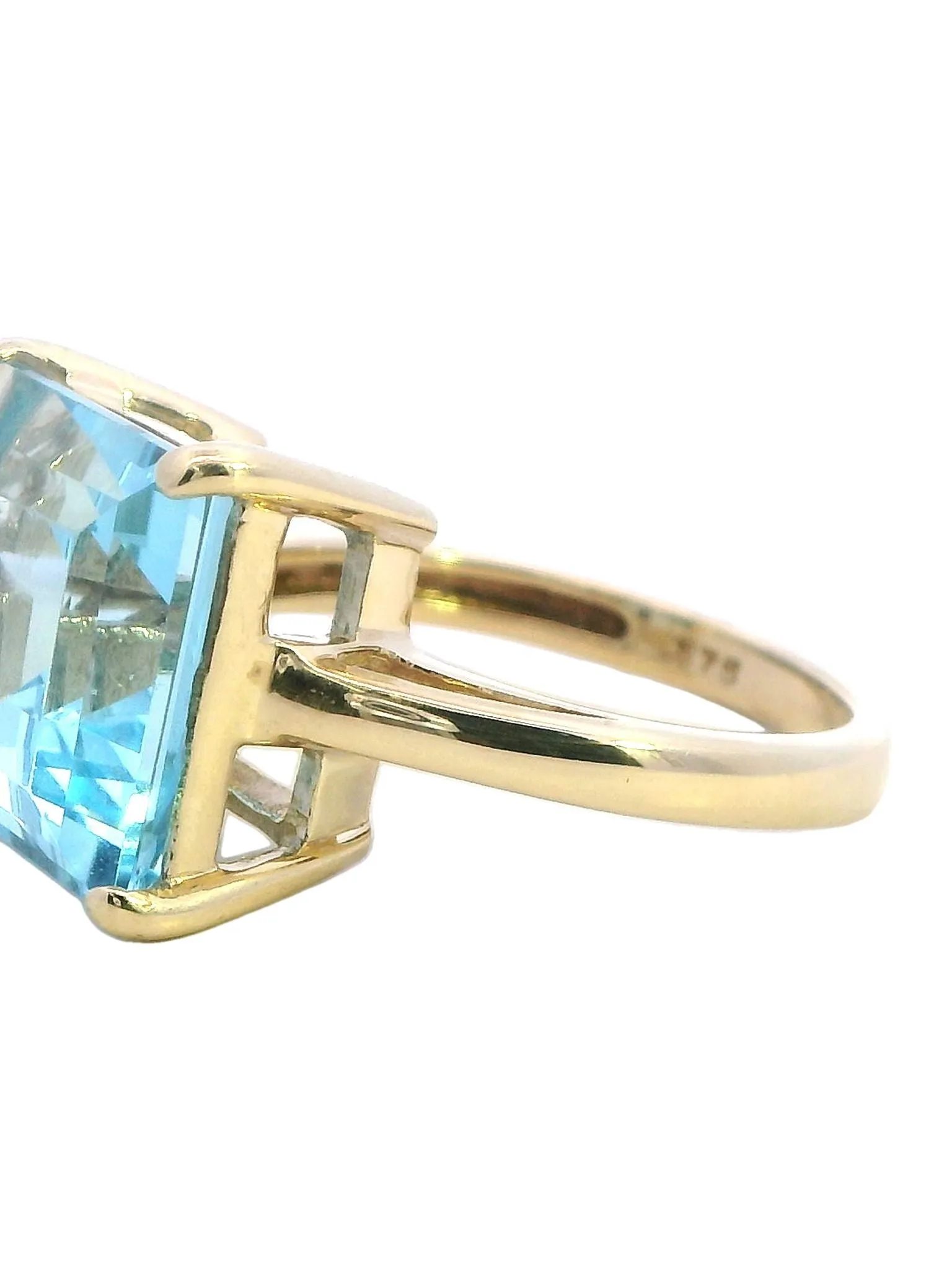 Stunning Yellow Gold Ring with Brilliant Light Blue Created Spinel