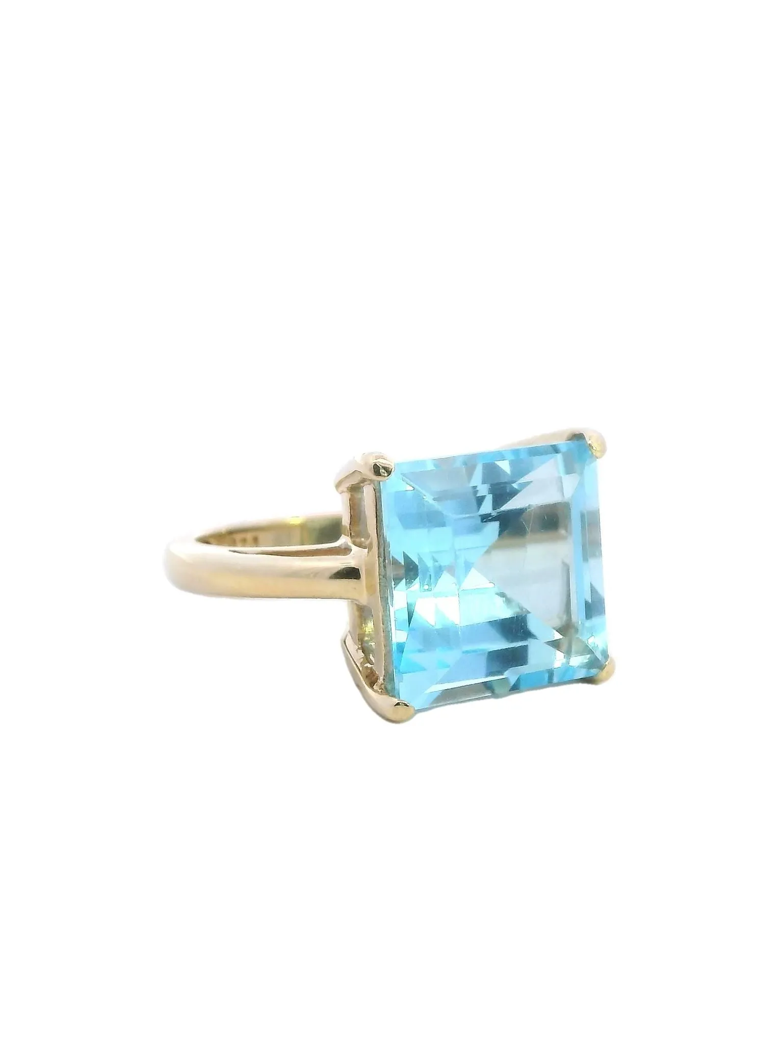 Stunning Yellow Gold Ring with Brilliant Light Blue Created Spinel