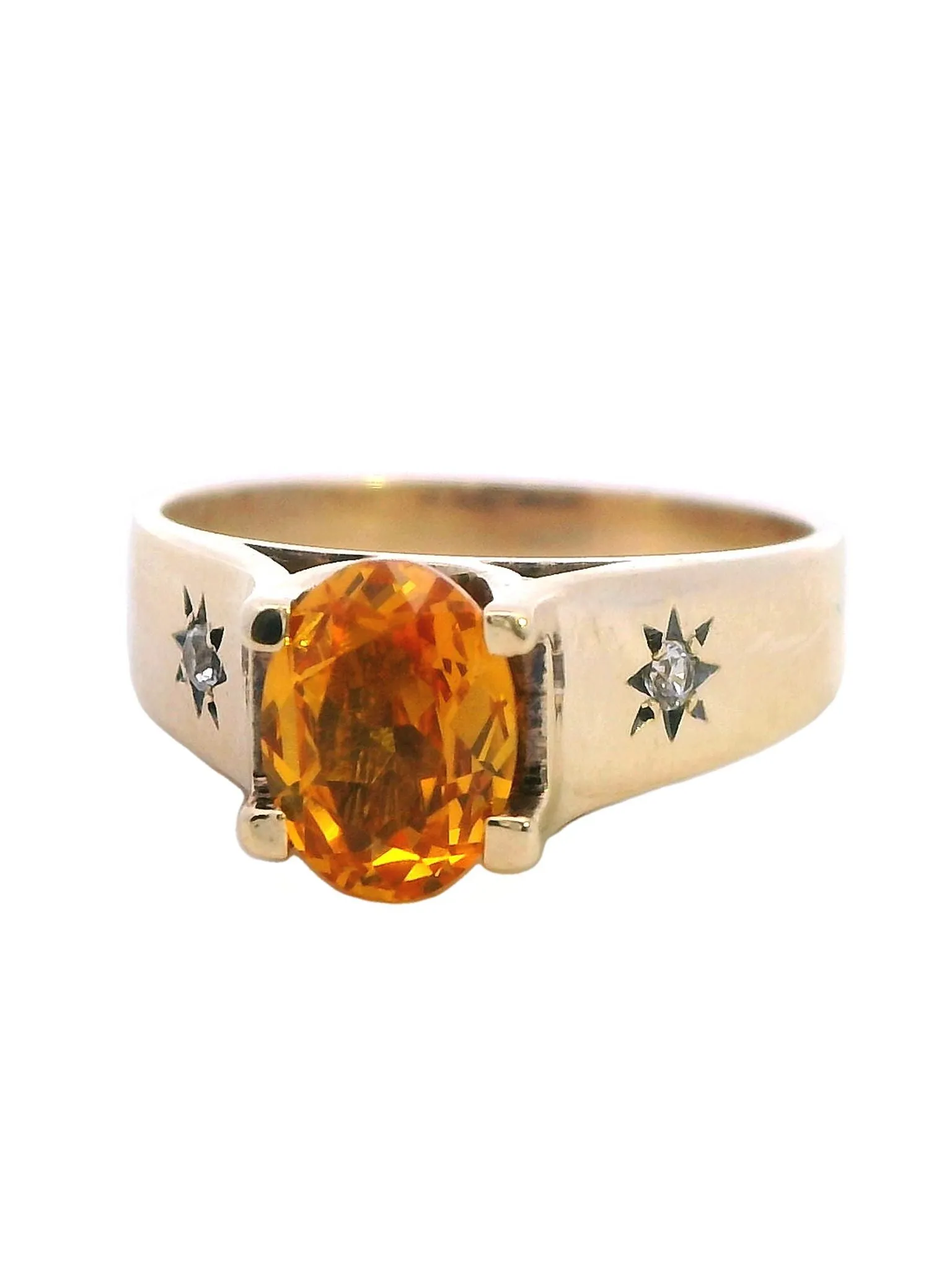Stunning Yellow Gold Ring with Captivating Golden Sapphire and Diamonds