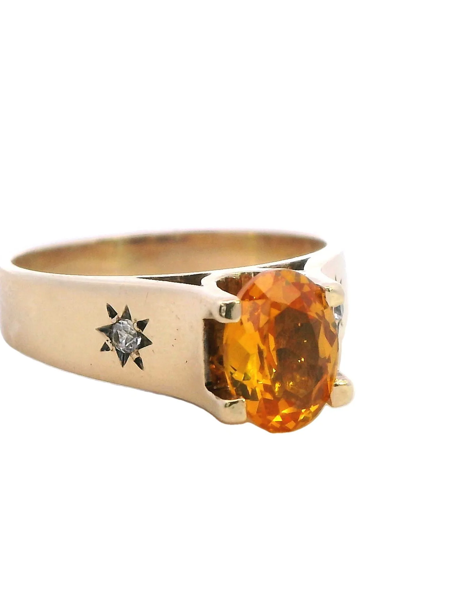Stunning Yellow Gold Ring with Captivating Golden Sapphire and Diamonds