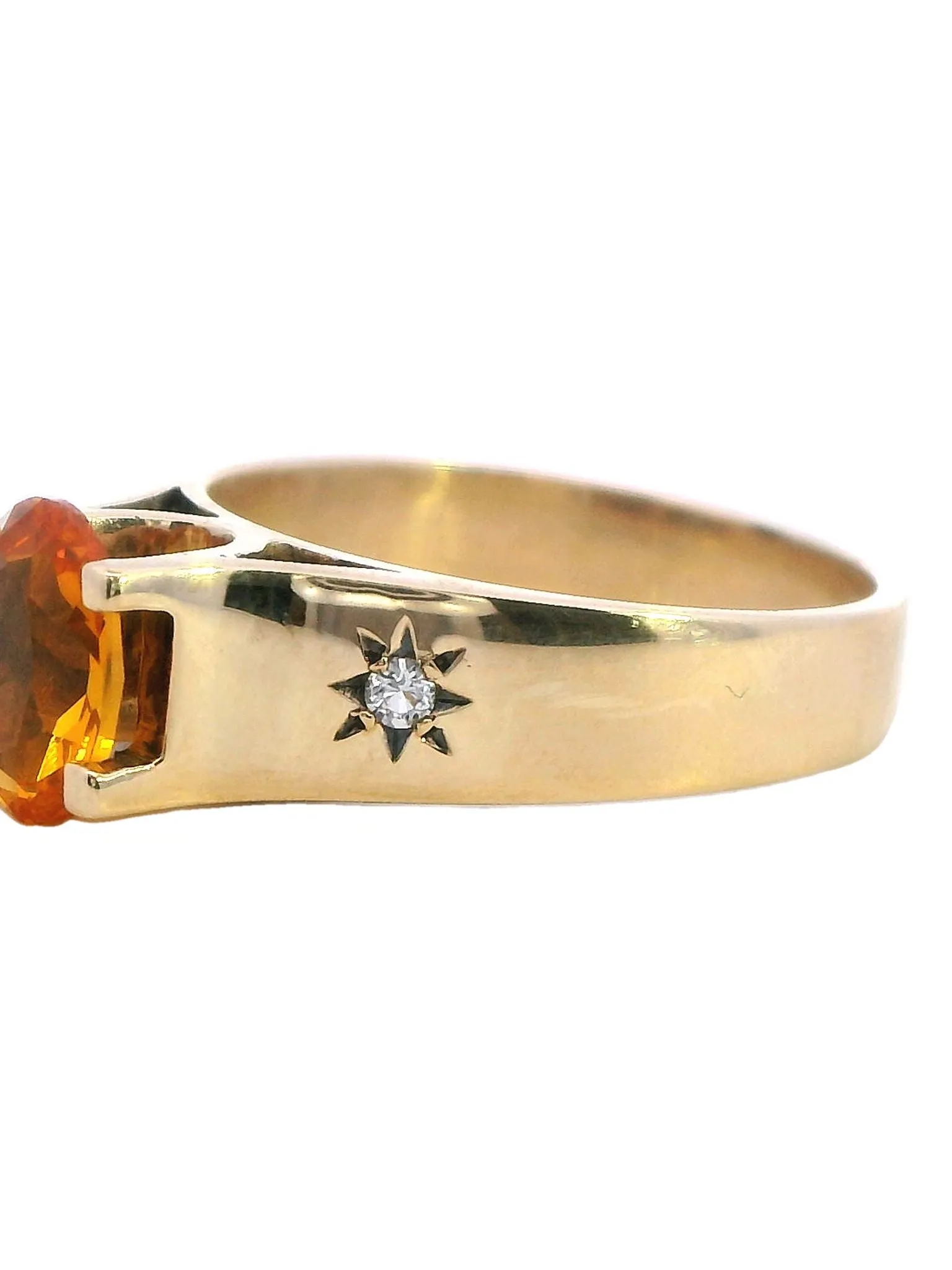 Stunning Yellow Gold Ring with Captivating Golden Sapphire and Diamonds