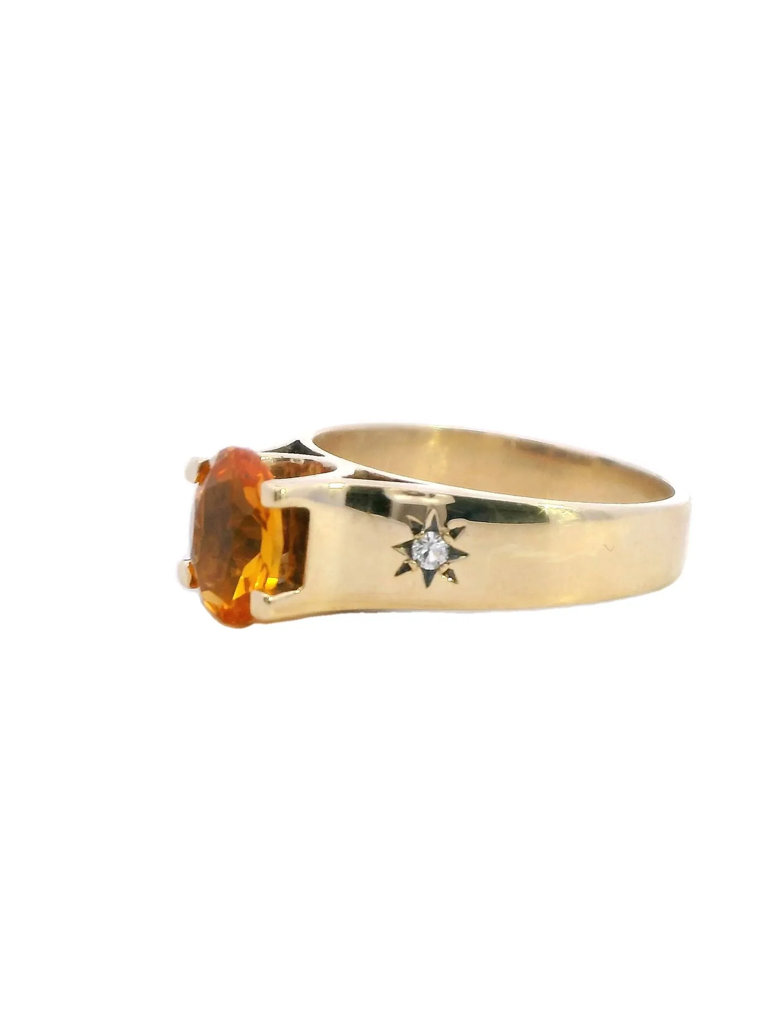 Stunning Yellow Gold Ring with Captivating Golden Sapphire and Diamonds