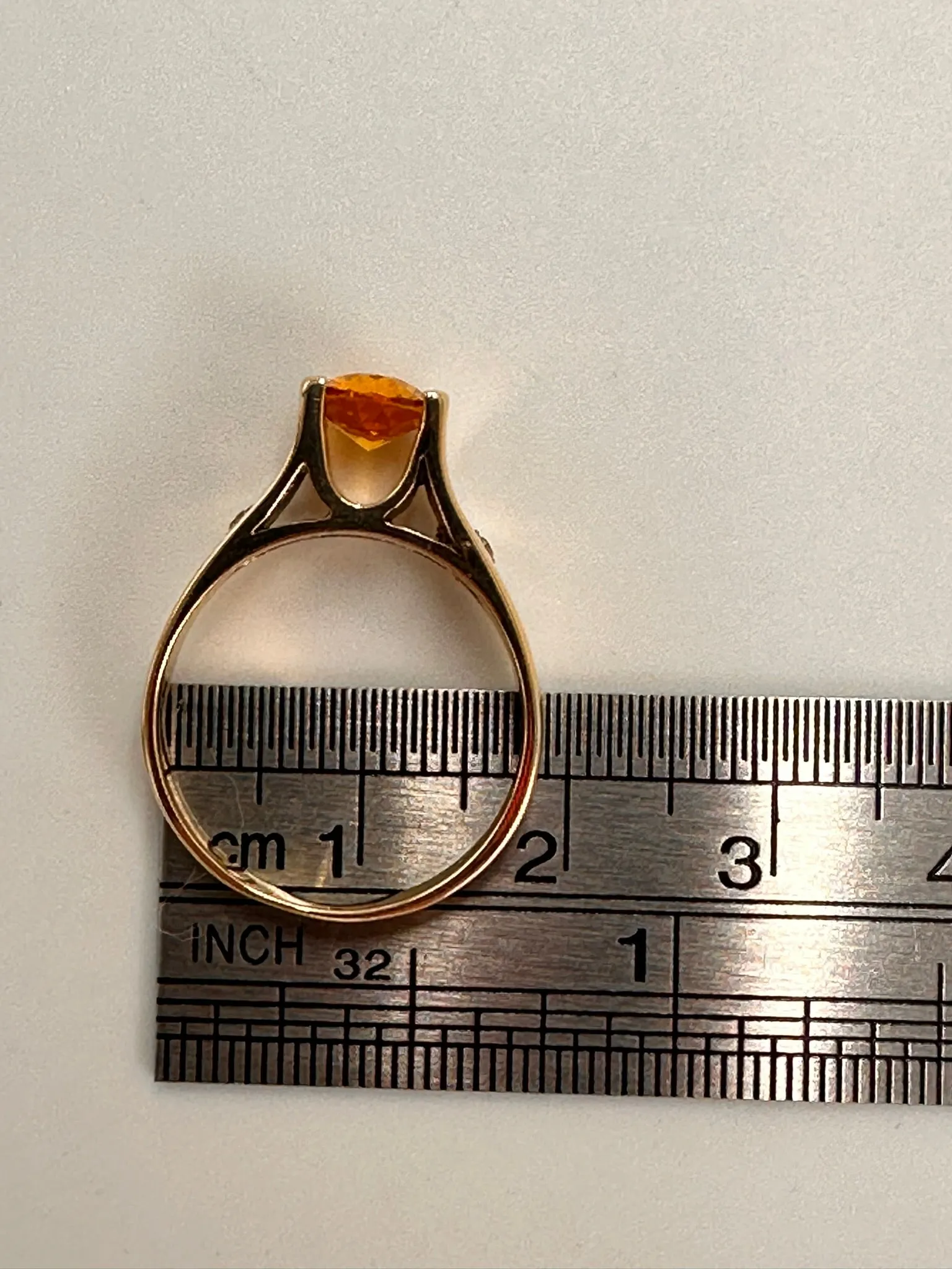 Stunning Yellow Gold Ring with Captivating Golden Sapphire and Diamonds