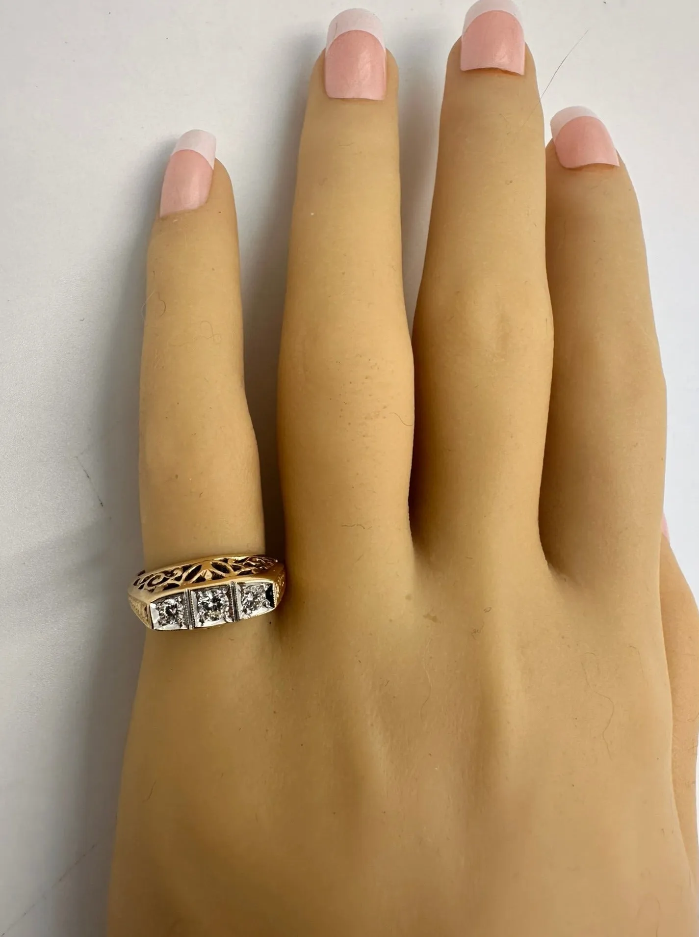 Timeless Vintage 9ct Yellow & White Gold Diamond Ring