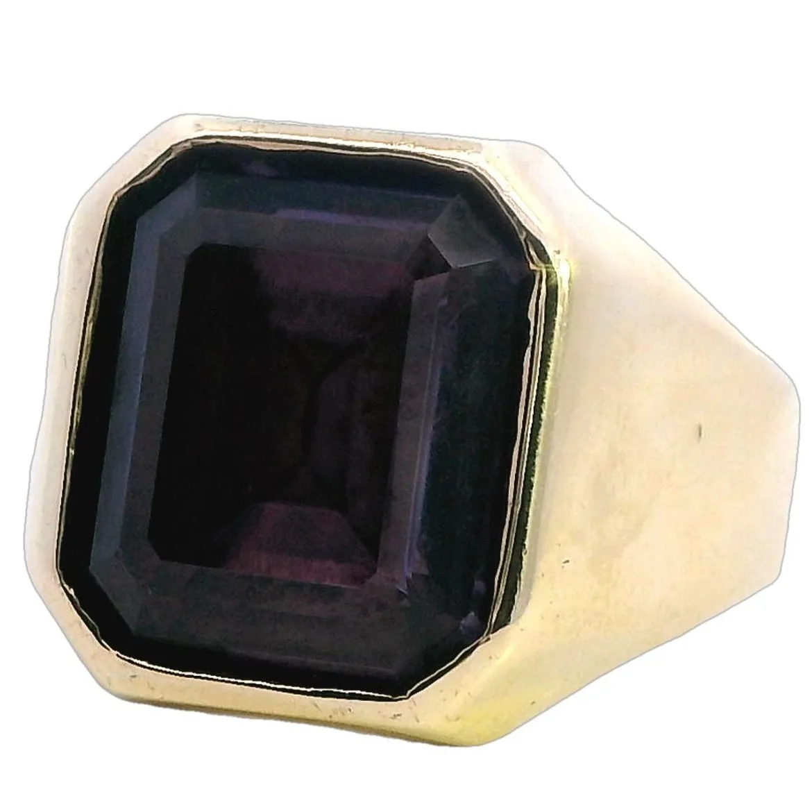 Valentine Enchantment: 9ct Yellow Gold Ring W/Colour Change Synthetic Sapphire