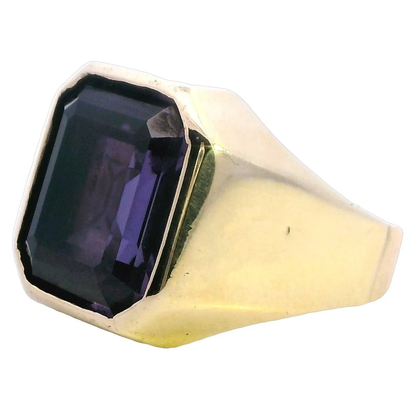 Valentine Enchantment: 9ct Yellow Gold Ring W/Colour Change Synthetic Sapphire