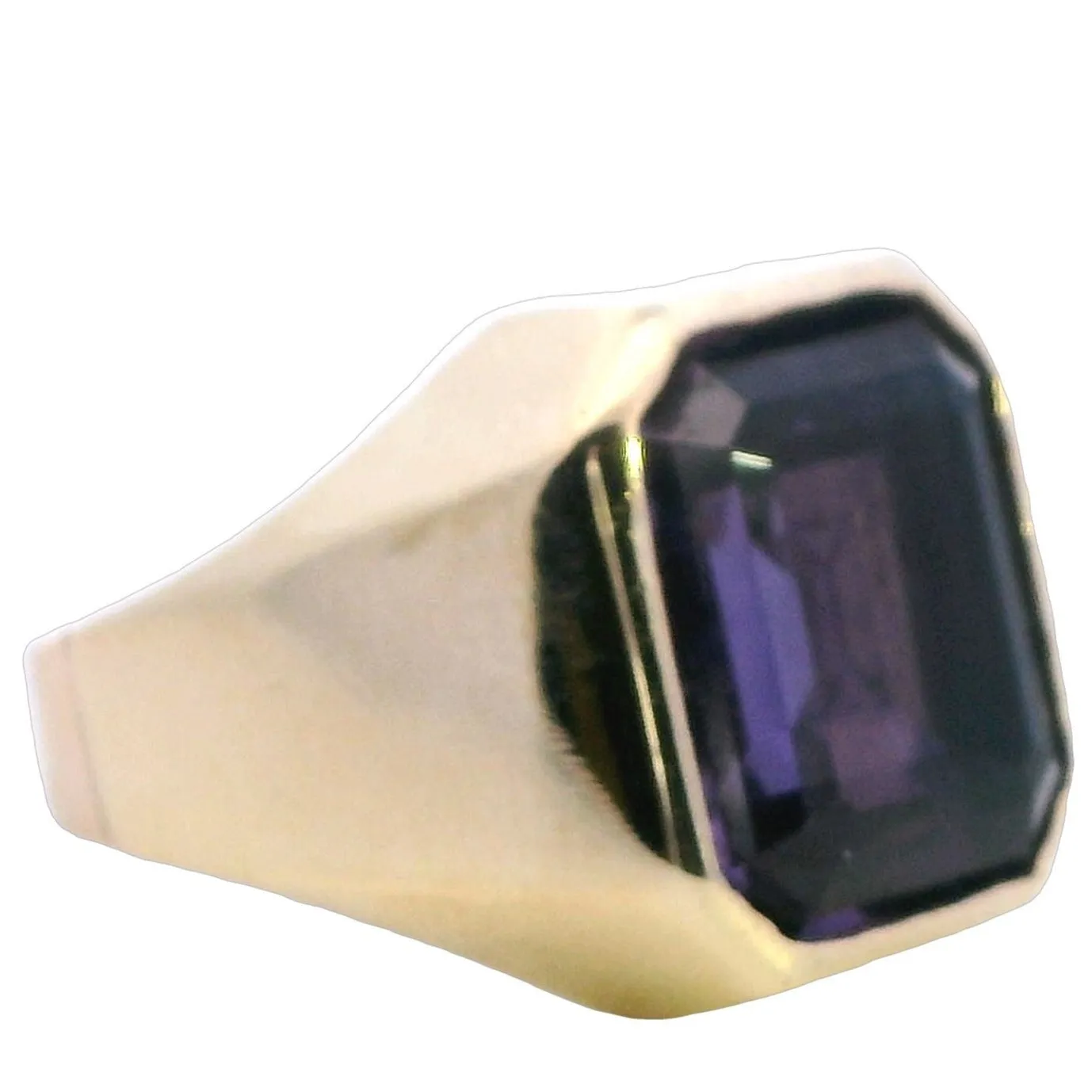 Valentine Enchantment: 9ct Yellow Gold Ring W/Colour Change Synthetic Sapphire