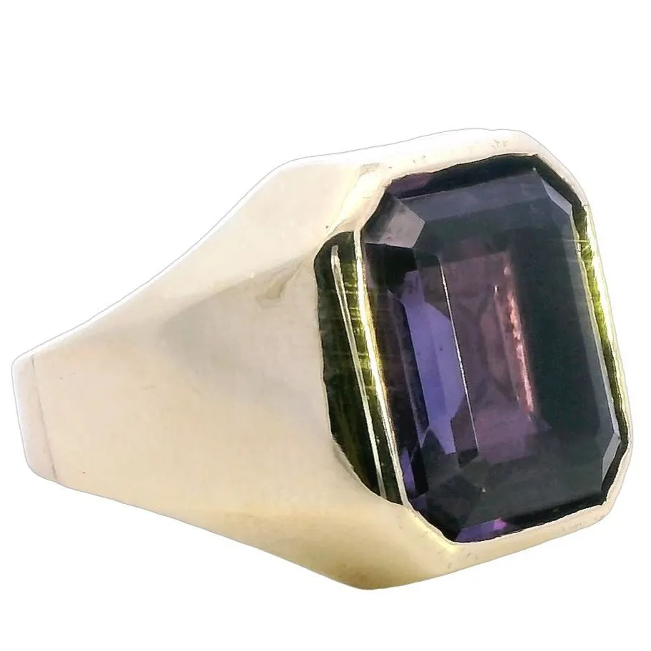 Valentine Enchantment: 9ct Yellow Gold Ring W/Colour Change Synthetic Sapphire