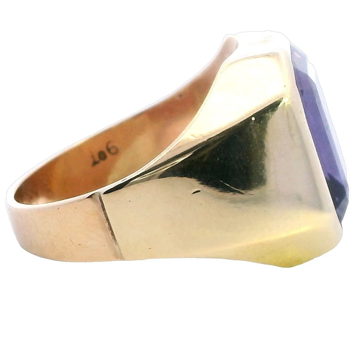 Valentine Enchantment: 9ct Yellow Gold Ring W/Colour Change Synthetic Sapphire