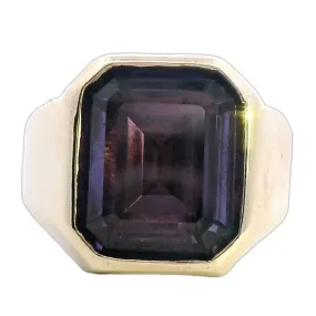 Valentine Enchantment: 9ct Yellow Gold Ring W/Colour Change Synthetic Sapphire