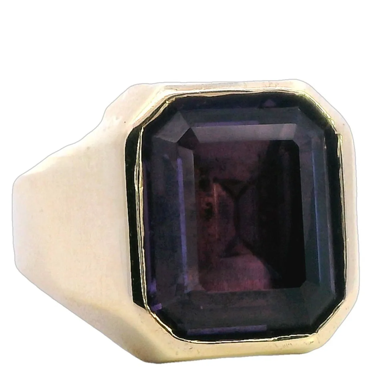 Valentine Enchantment: 9ct Yellow Gold Ring W/Colour Change Synthetic Sapphire