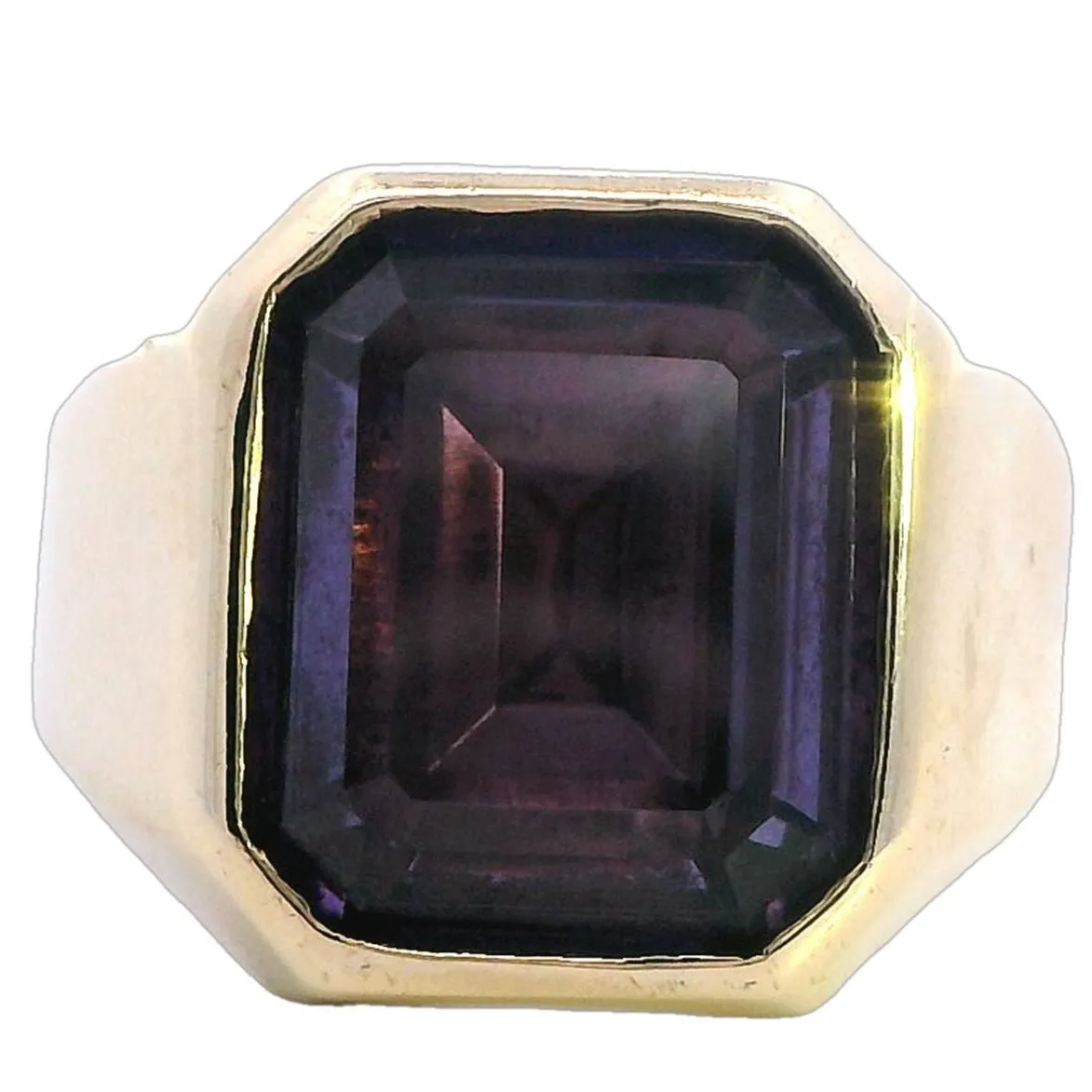 Valentine Enchantment: 9ct Yellow Gold Ring W/Colour Change Synthetic Sapphire